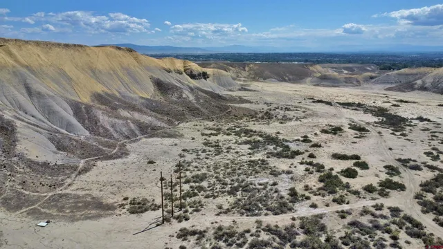a view of bath room with wooden floor