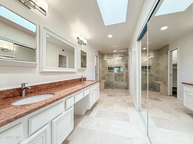 a view of yard with tree in back