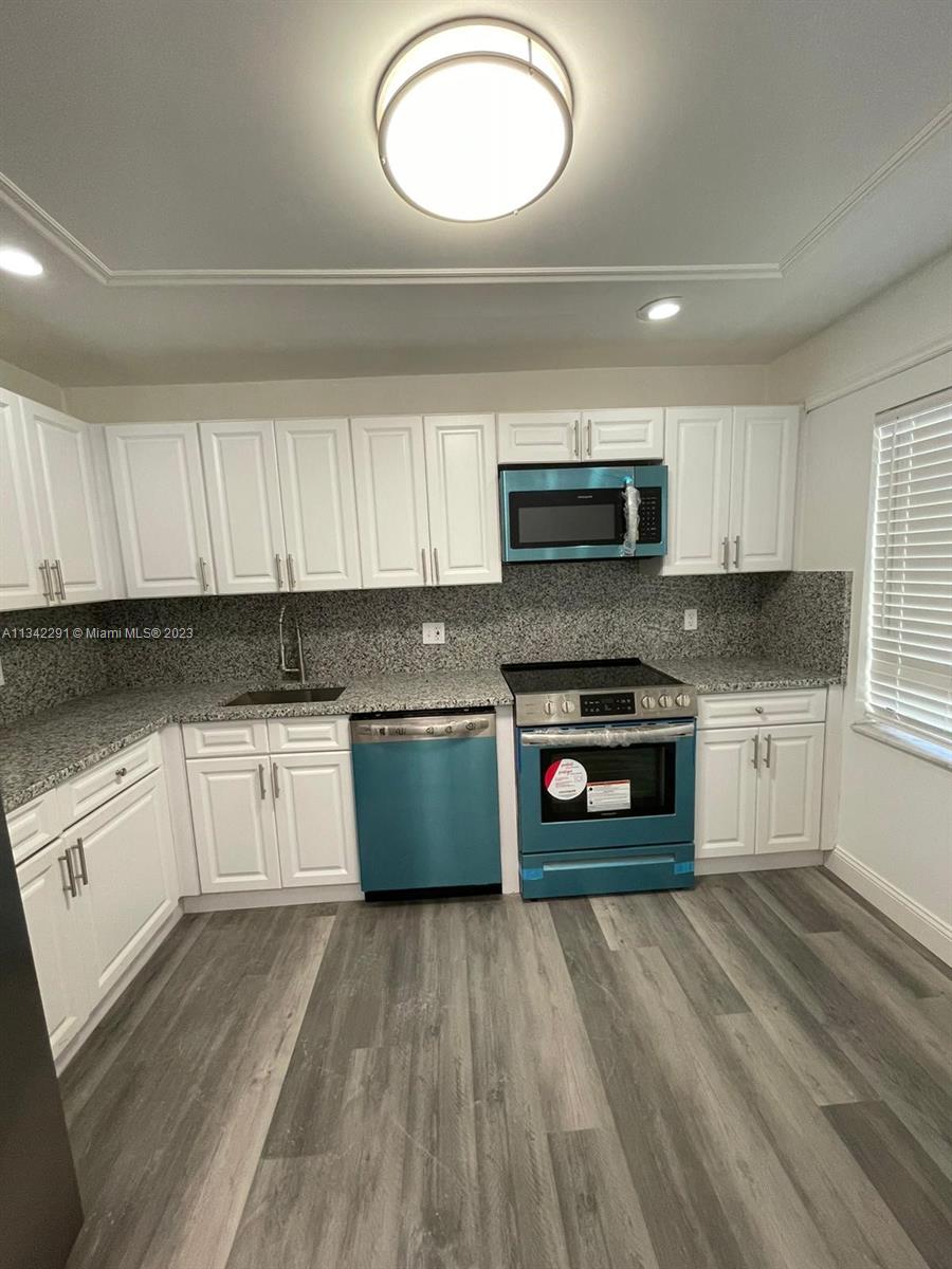 8440 Casa Del Lago, Unit K Boca Raton, FL 33433 - Photo 3 of 21 Gallery Image 3