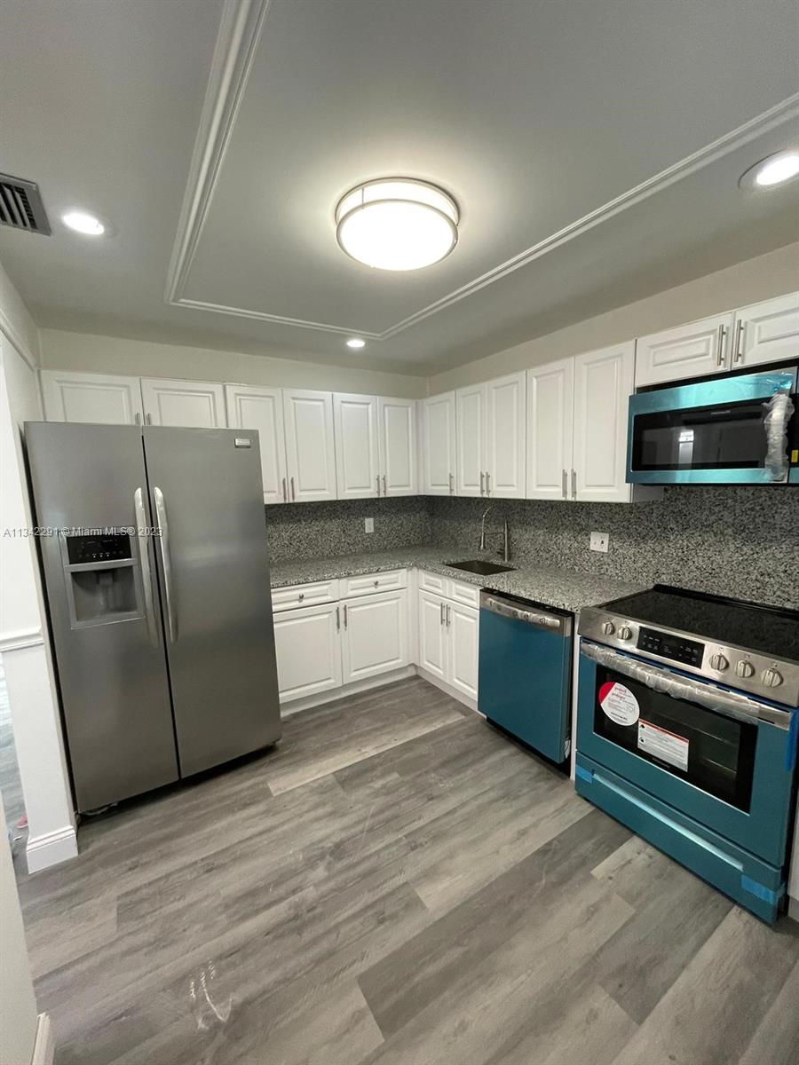 8440 Casa Del Lago, Unit K Boca Raton, FL 33433 - Photo 5 of 21 Gallery Image 5