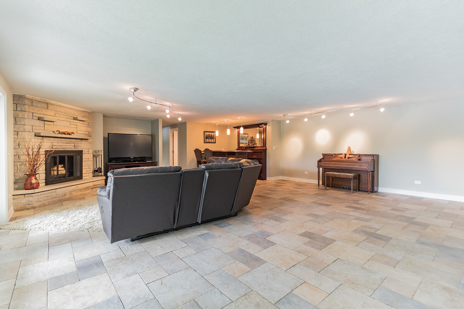209 Mildred Avenue Cary, IL 60013 - Photo 13 of 29 a view of living room with furniture and a fireplace