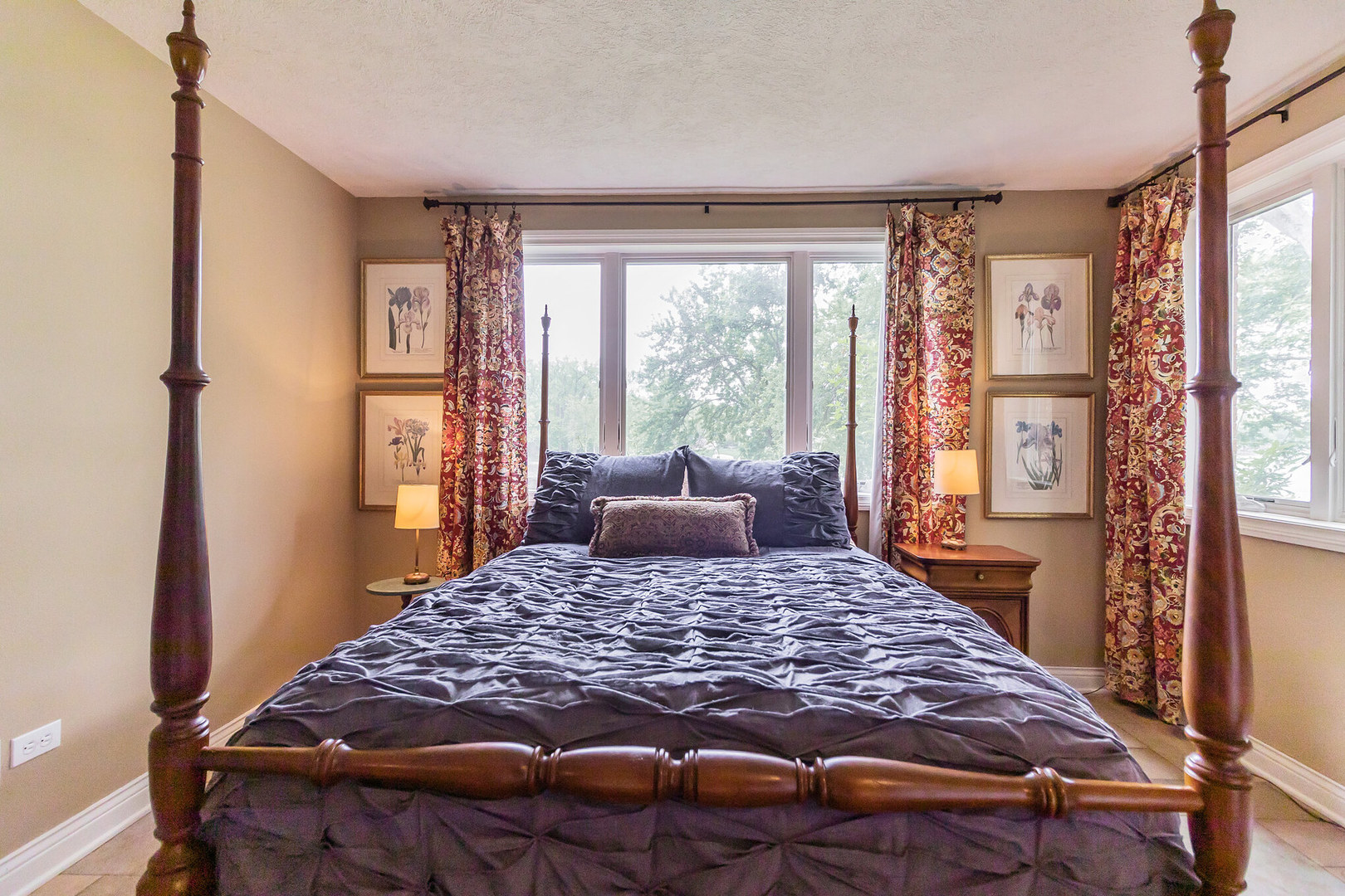 209 Mildred Avenue Cary, IL 60013 - Photo 20 of 29 a bedroom with a large bed and a window