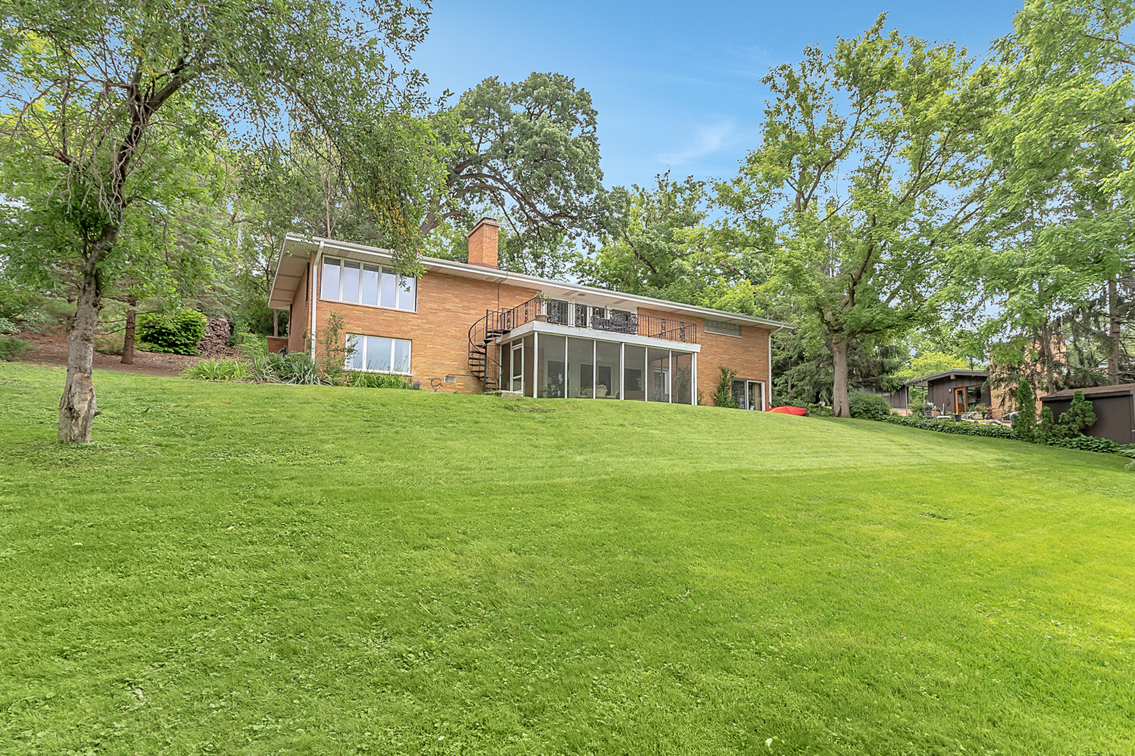 209 Mildred Avenue Cary, IL 60013 - Photo 27 of 29 a house view with a garden space