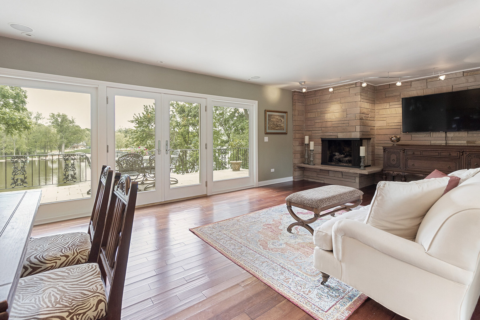209 Mildred Avenue Cary, IL 60013 - Photo 5 of 29 a living room with furniture and a large window