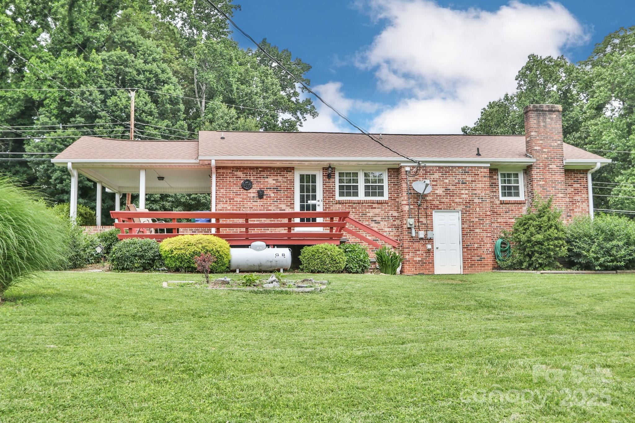 108 Ridge Street Jonesville, NC 28642 - Photo 3 of 38 Gallery Image 3