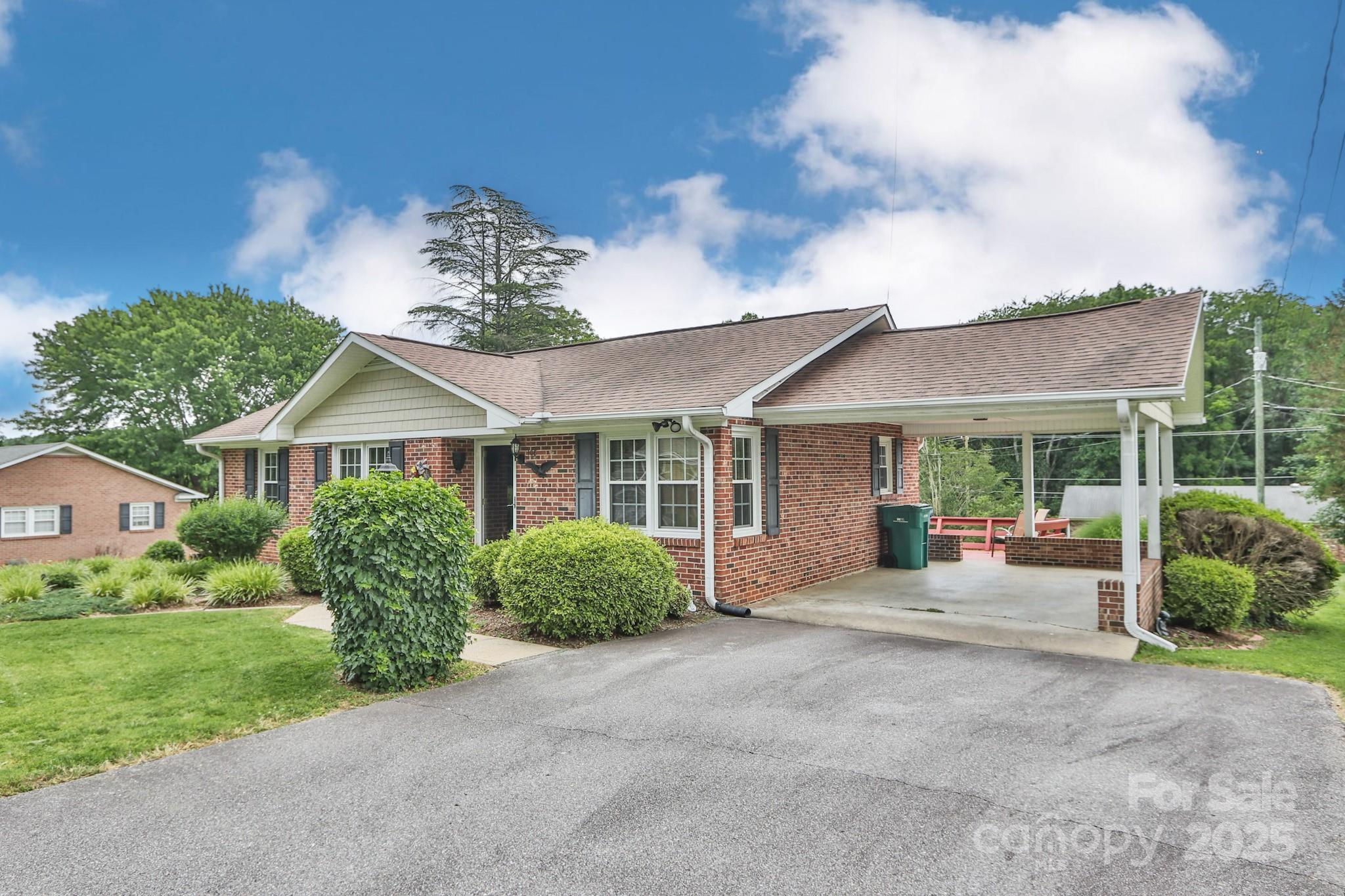 108 Ridge Street Jonesville, NC 28642 - Photo 4 of 38 Gallery Image 4