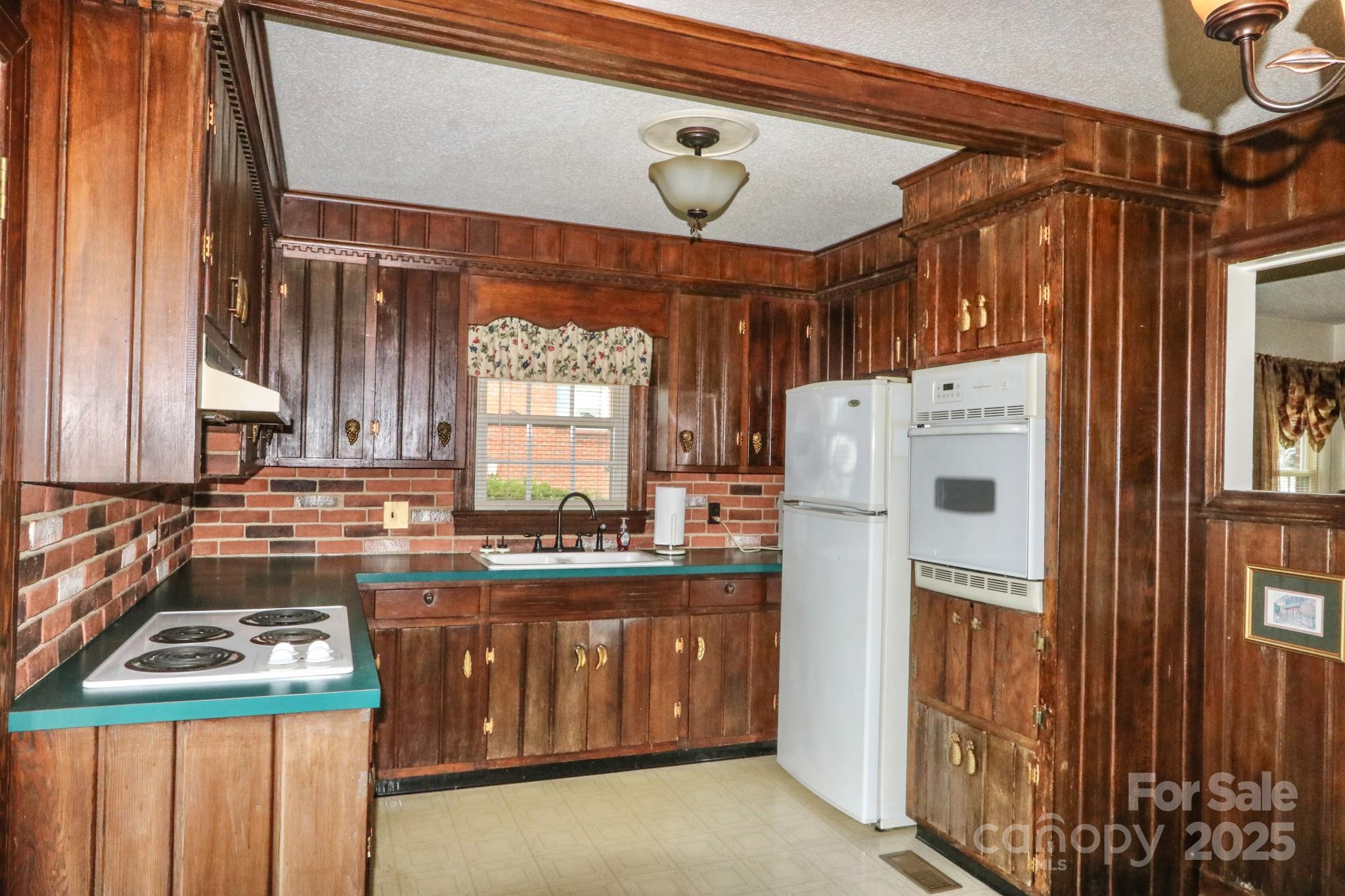 108 Ridge Street Jonesville, NC 28642 - Photo 9 of 38 Gallery Image 9