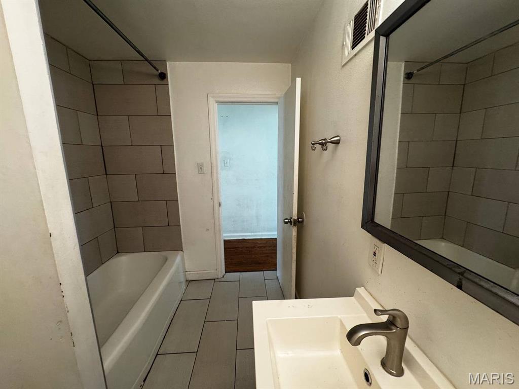 1823 Parker Road St. Louis, MO 63138 - Photo 4 of 17 Gallery Image 4