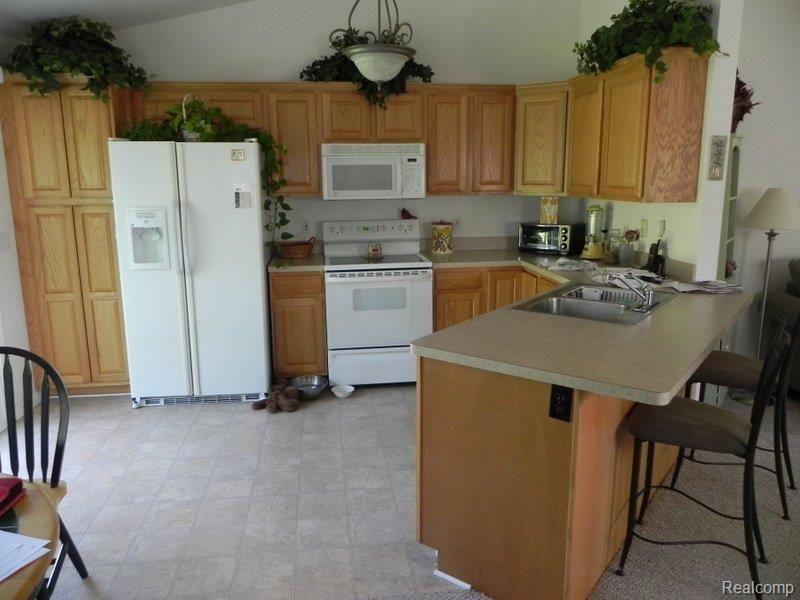 768 John R Road Rochester, MI 48307 - Photo 2 of 14 Spacious kitchen