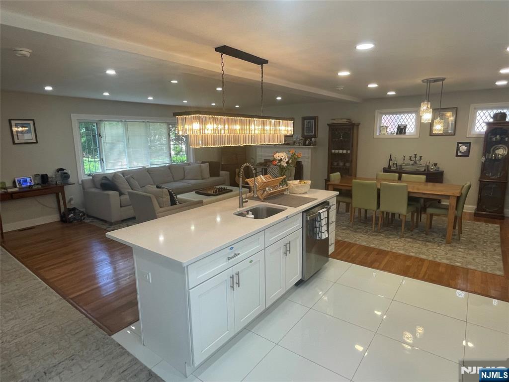 701 Sunderland Road Teaneck, NJ 07666 - Photo 6 of 10