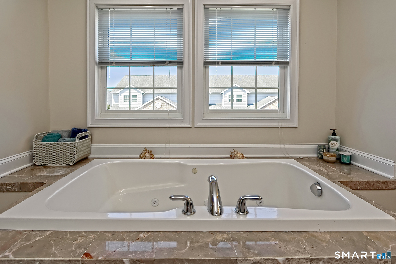 102 Lantern Court, Unit 102 Clinton, CT 06413 - Photo 26 of 36 a bathroom with mirror bathtub and window