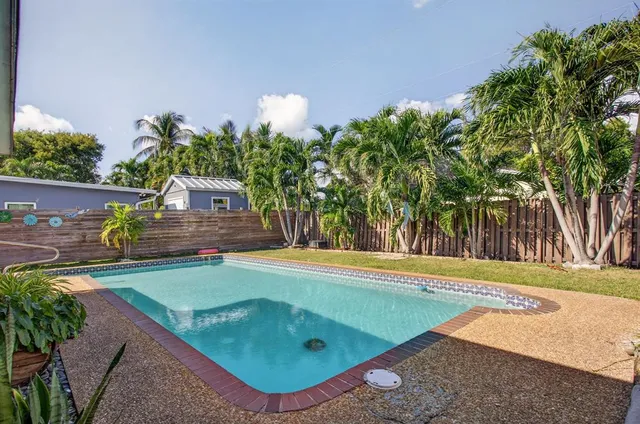 $699,000 | 301 Southeast 8th Court, Pompano Beach, FL 33060