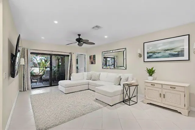 $699,000 | 301 Southeast 8th Court, Pompano Beach, FL 33060