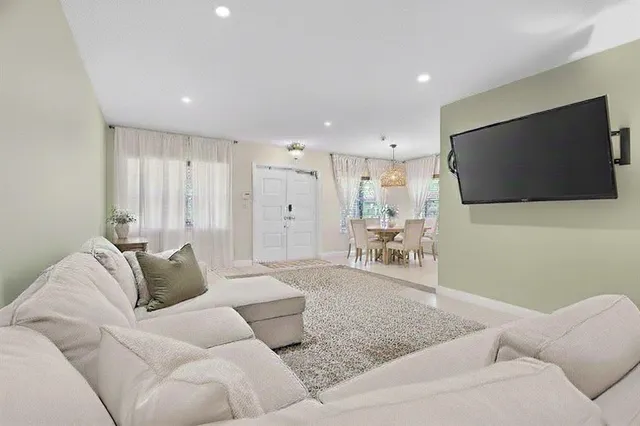 $699,000 | 301 Southeast 8th Court, Pompano Beach, FL 33060