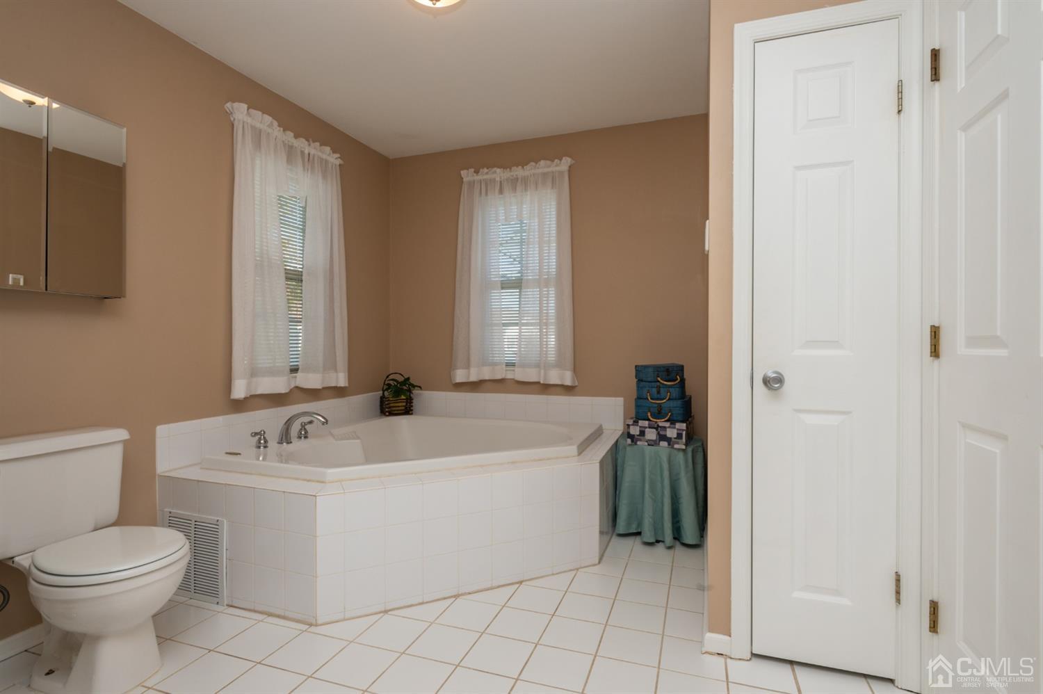 508 Grandview Street Middlesex, NJ 08846 - Photo 15 of 20 a bathroom with a sink a toilet and shower