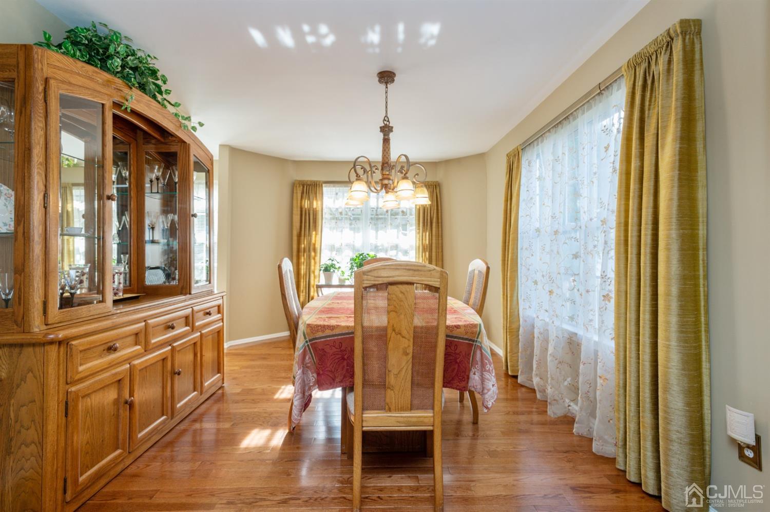 508 Grandview Street Middlesex, NJ 08846 - Photo 5 of 20 a view of a dining room with furniture window and wooden floor