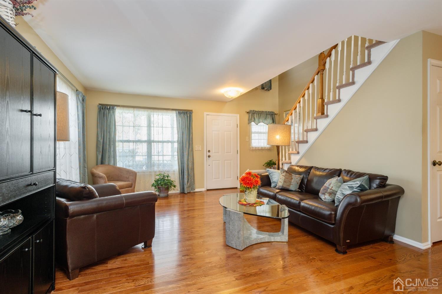 508 Grandview Street Middlesex, NJ 08846 - Photo 8 of 20 a living room with furniture and a window