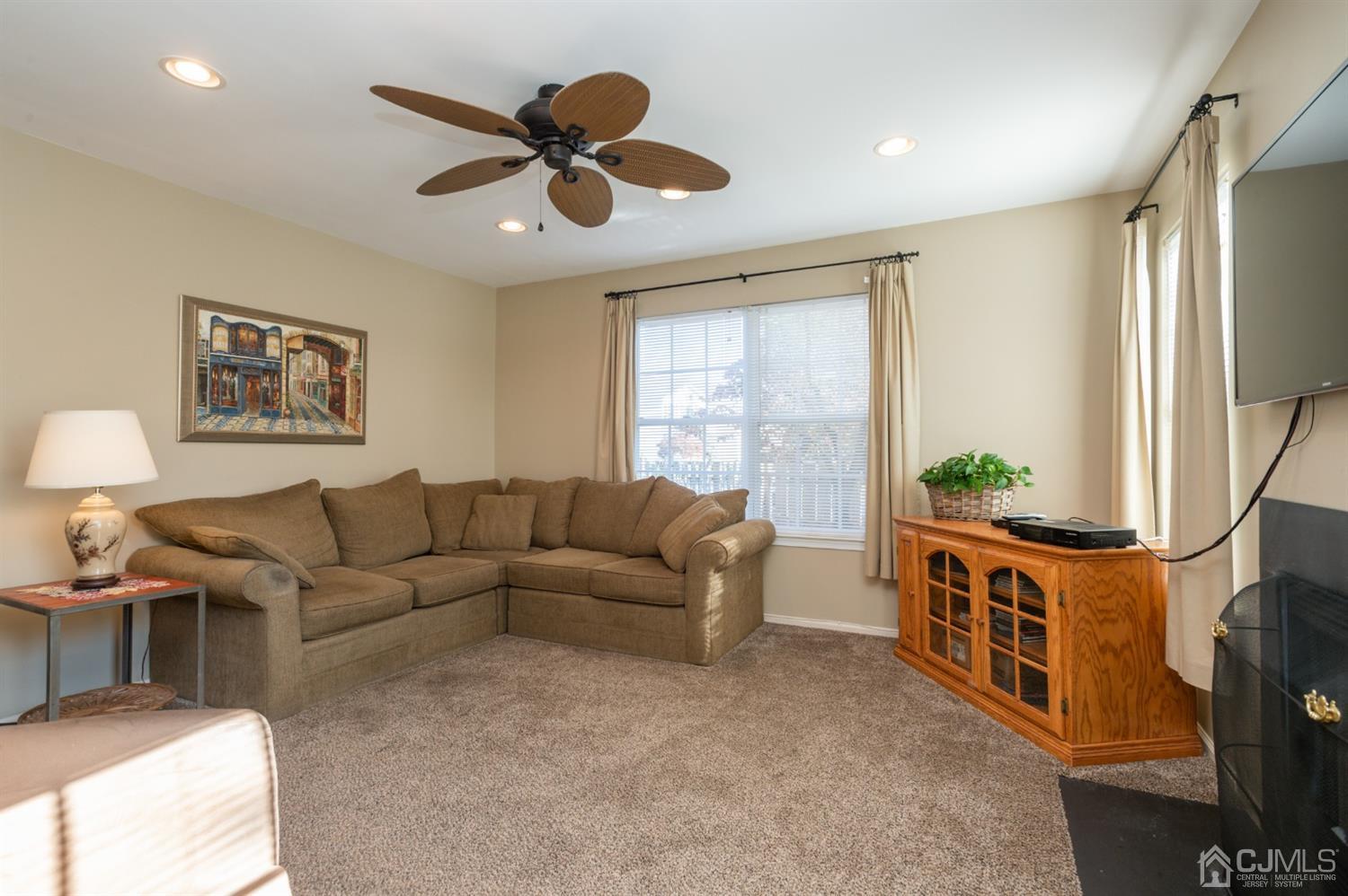 508 Grandview Street Middlesex, NJ 08846 - Photo 10 of 20 a living room with furniture