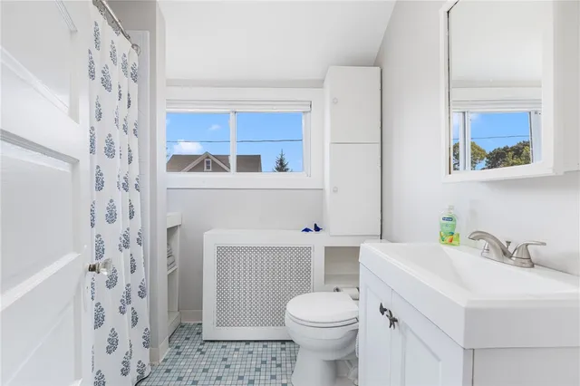 $3,000 | 10 Eustis Avenue, Newport, RI 02840