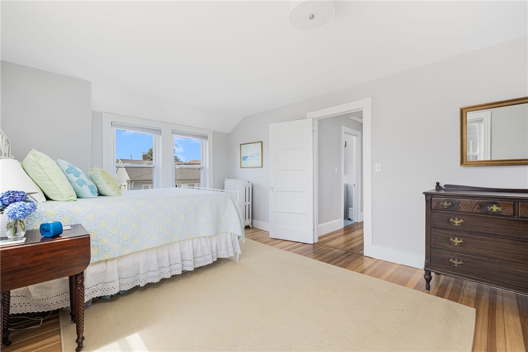 10 Eustis Avenue Newport, RI 02840 - Photo 30 of 48 Large primary. Queen size bed.