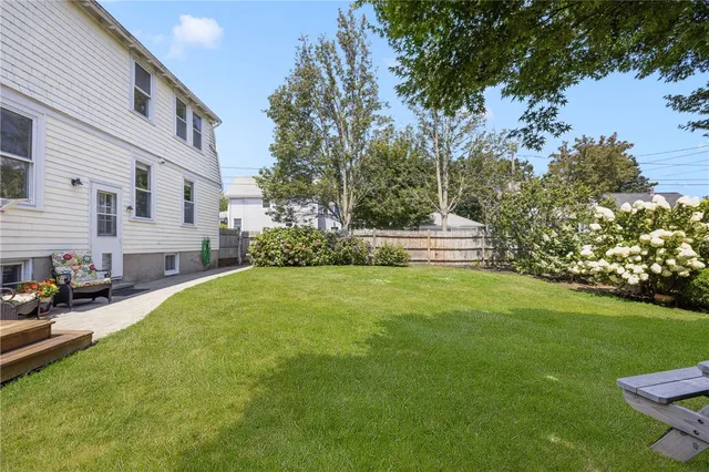 $3,000 | 10 Eustis Avenue, Newport, RI 02840