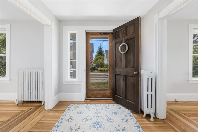 $3,000 | 10 Eustis Avenue, Newport, RI 02840