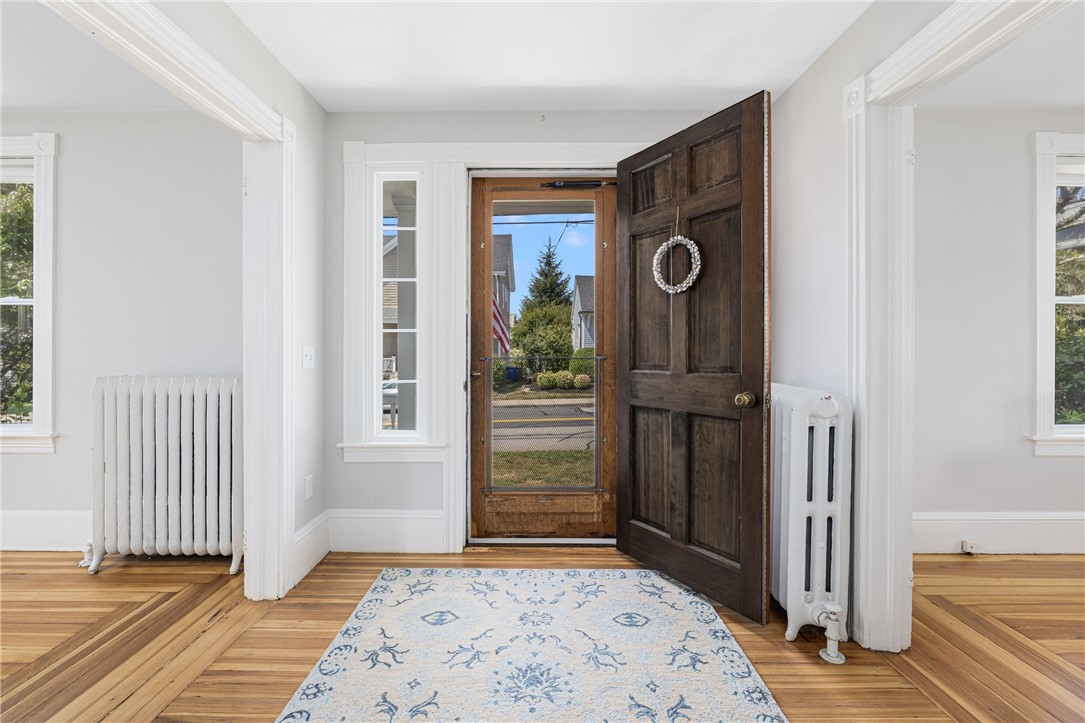 10 Eustis Avenue Newport, RI 02840 - Photo 4 of 48