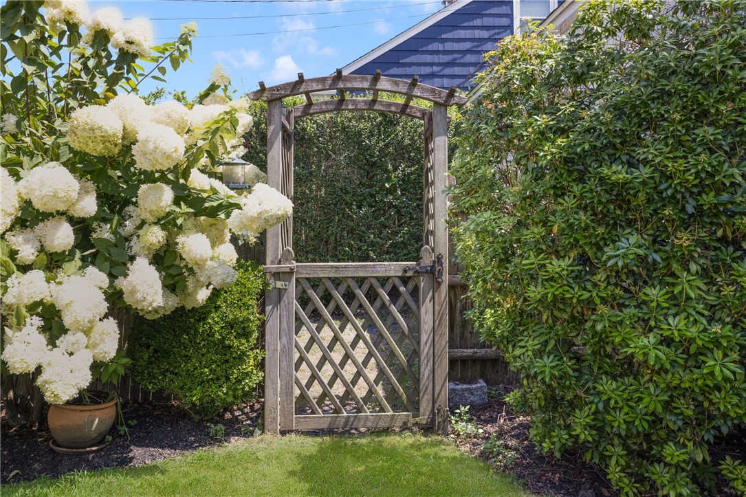 10 Eustis Avenue Newport, RI 02840 - Photo 42 of 48