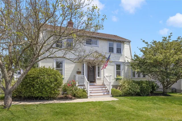 $3,000 | 10 Eustis Avenue, Newport, RI 02840