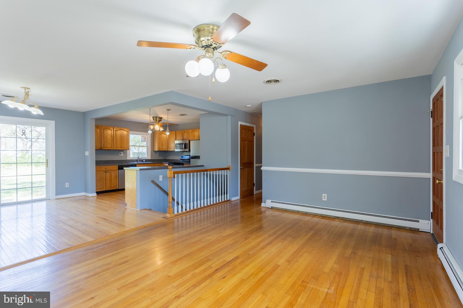 486 Brightwood Road Millersville, MD 21108 - Photo 11 of 53 Living Room