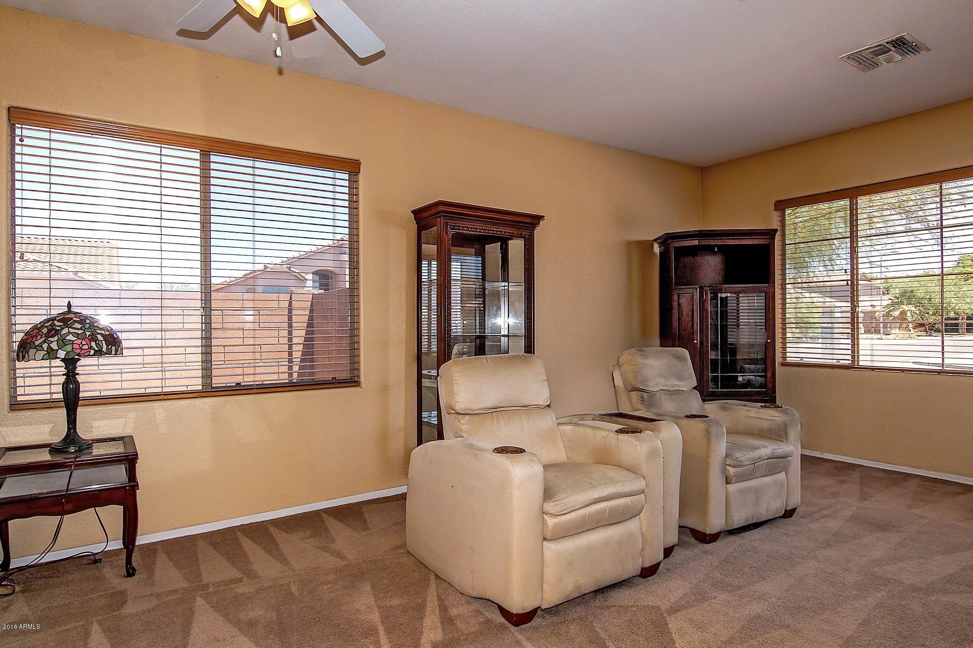6538 West Cordes Road Phoenix, AZ 85043 - Photo 4 of 27 Formal Living and Dining