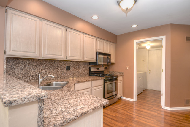 1042 Ridgefield Circle, Unit 1042 Carol Stream, IL 60188 - Photo 11 of 25
