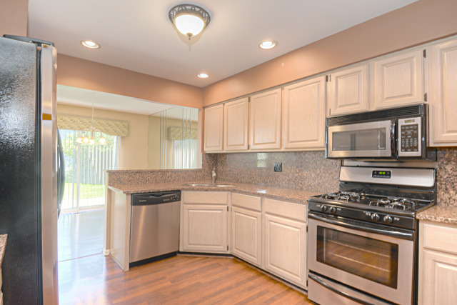 1042 Ridgefield Circle, Unit 1042 Carol Stream, IL 60188 - Photo 12 of 25