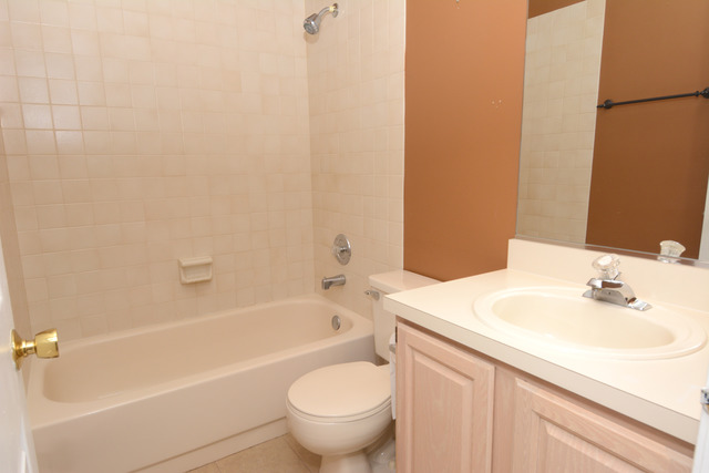 1042 Ridgefield Circle, Unit 1042 Carol Stream, IL 60188 - Photo 23 of 25