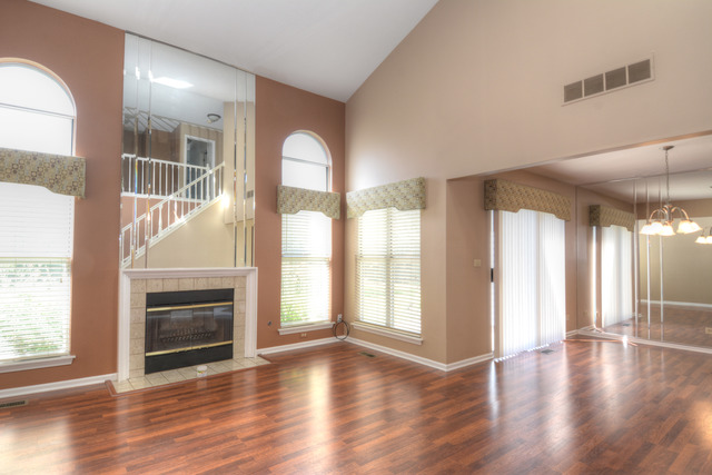 1042 Ridgefield Circle, Unit 1042 Carol Stream, IL 60188 - Photo 3 of 25
