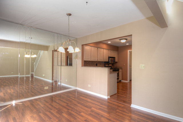 1042 Ridgefield Circle, Unit 1042 Carol Stream, IL 60188 - Photo 10 of 25