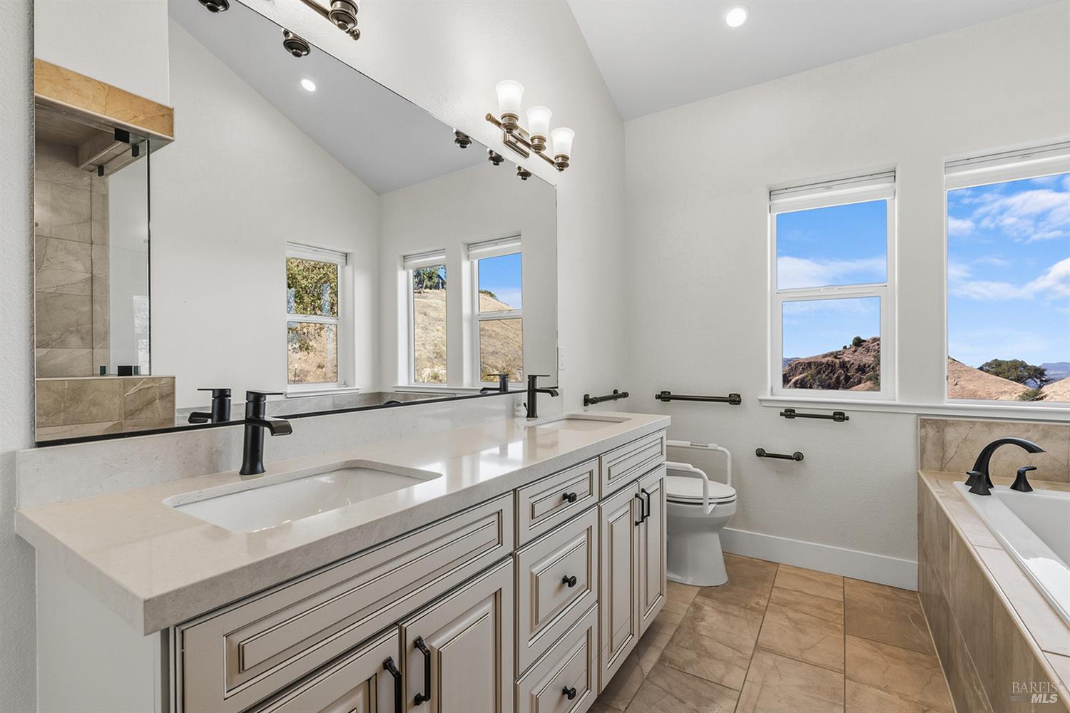 1475 Los Alamos Road Santa Rosa, CA 95409 - Photo 14 of 44 Gallery Image 14