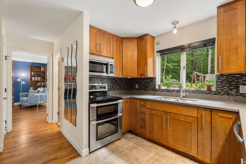 92 Townsend Street Pepperell, MA 01463 - Photo 11 of 42