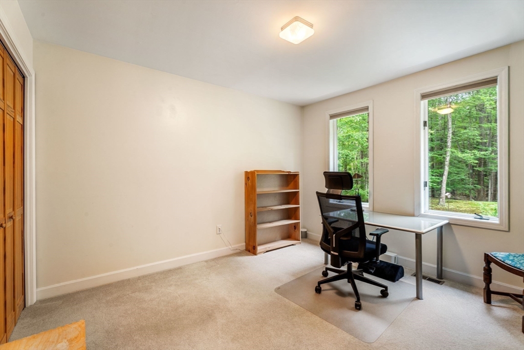 92 Townsend Street Pepperell, MA 01463 - Photo 24 of 42