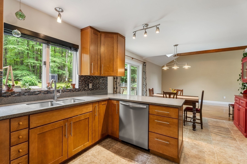 92 Townsend Street Pepperell, MA 01463 - Photo 8 of 42