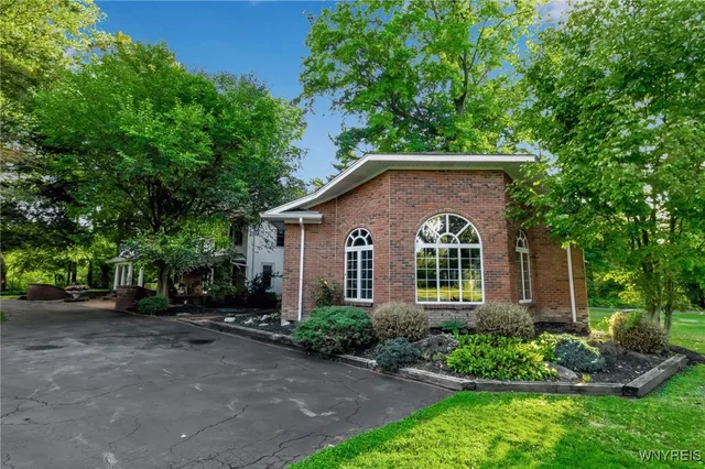 $799,900 | 2271 Bullis Road, Elma, NY 14059