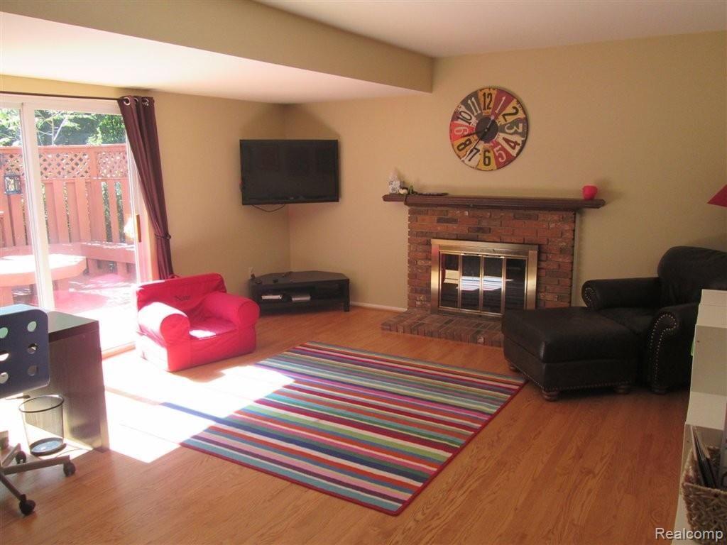 2279 North Fairview Lane Rochester, MI 48306 - Photo 17 of 33 family room.JPG