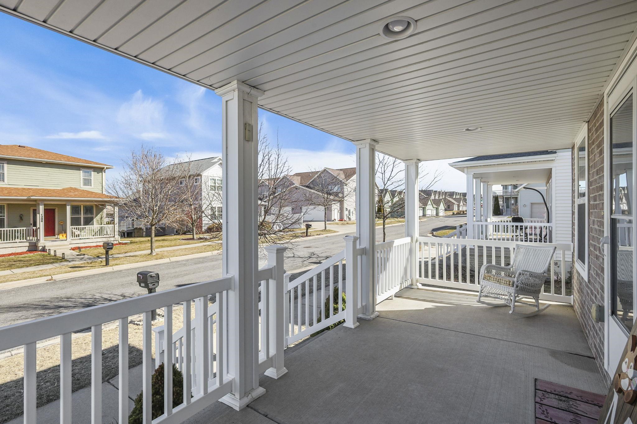 1287 Independence Way Sun Prairie, WI 53590 - Photo 3 of 29