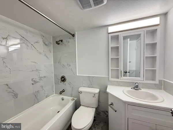 $1,950 | 606 Cooper Landing Road, Unit B3L, Cherry Hill, NJ 08002