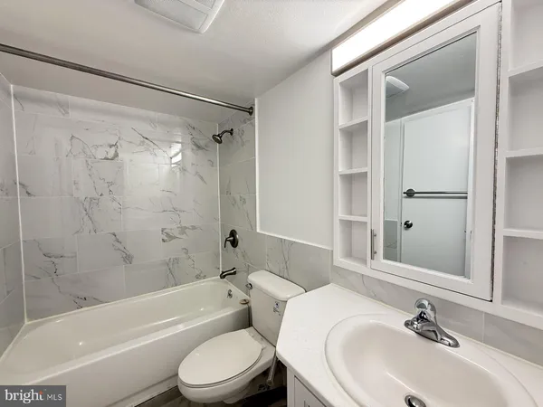 $1,950 | 606 Cooper Landing Road, Unit B3L, Cherry Hill, NJ 08002