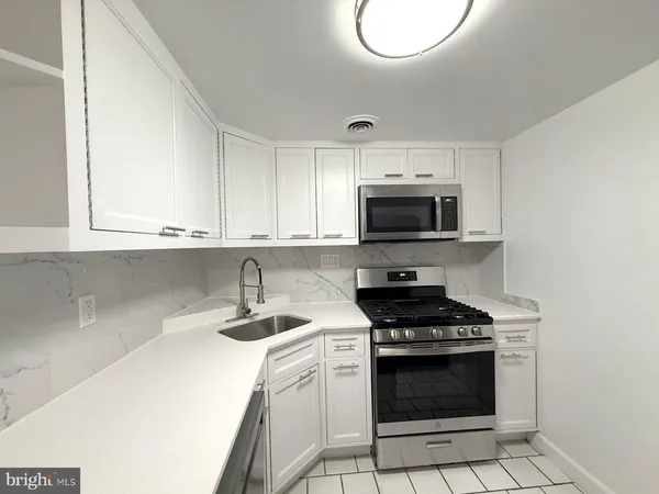 $1,950 | 606 Cooper Landing Road, Unit B3L, Cherry Hill, NJ 08002