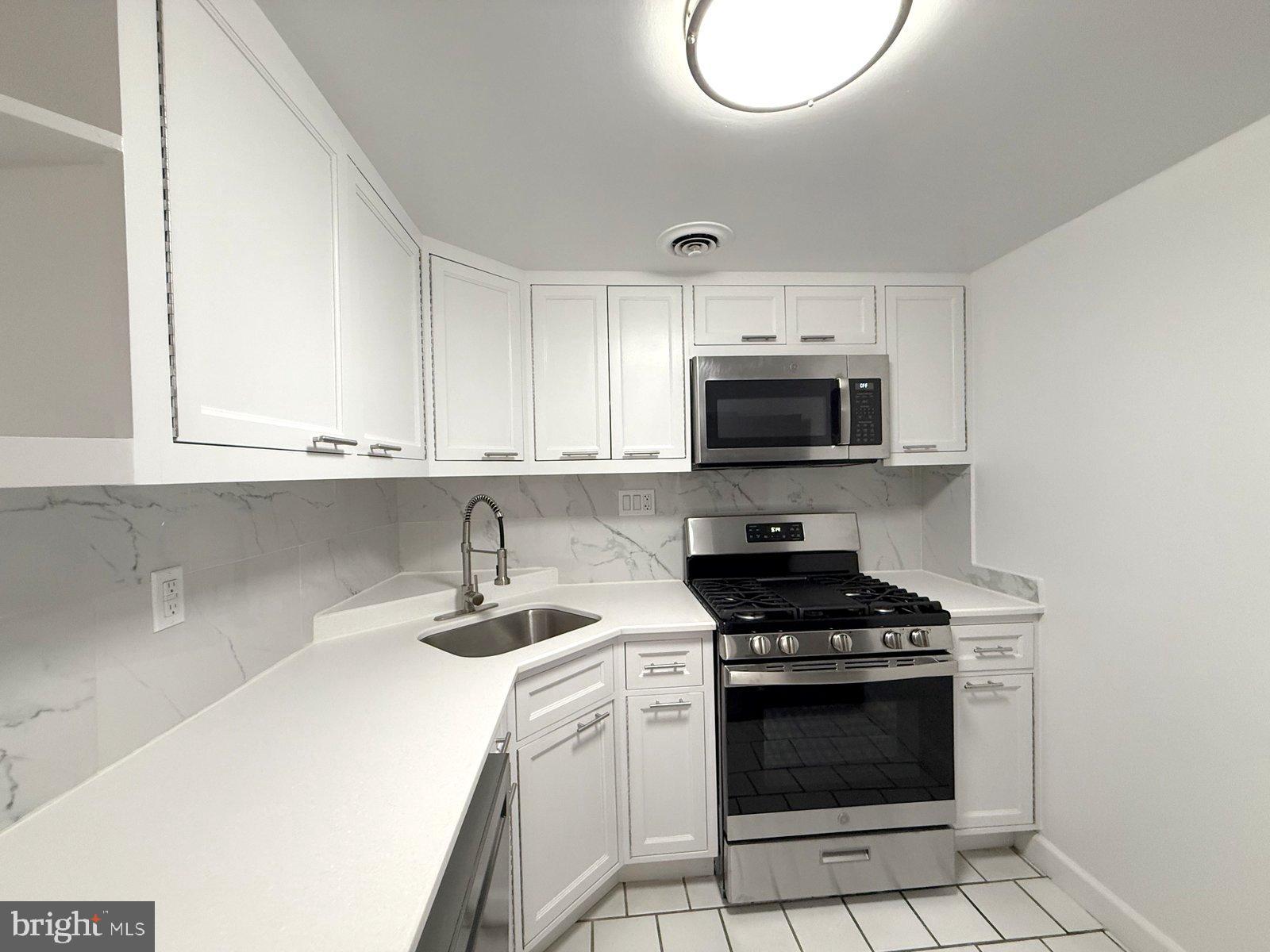 606 Cooper Landing Road, Unit B3L Cherry Hill, NJ 08002 - Photo 2 of 17