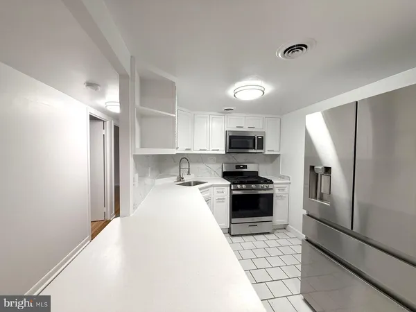 $1,950 | 606 Cooper Landing Road, Unit B3L, Cherry Hill, NJ 08002