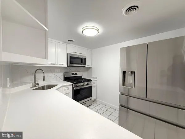 $1,950 | 606 Cooper Landing Road, Unit B3L, Cherry Hill, NJ 08002