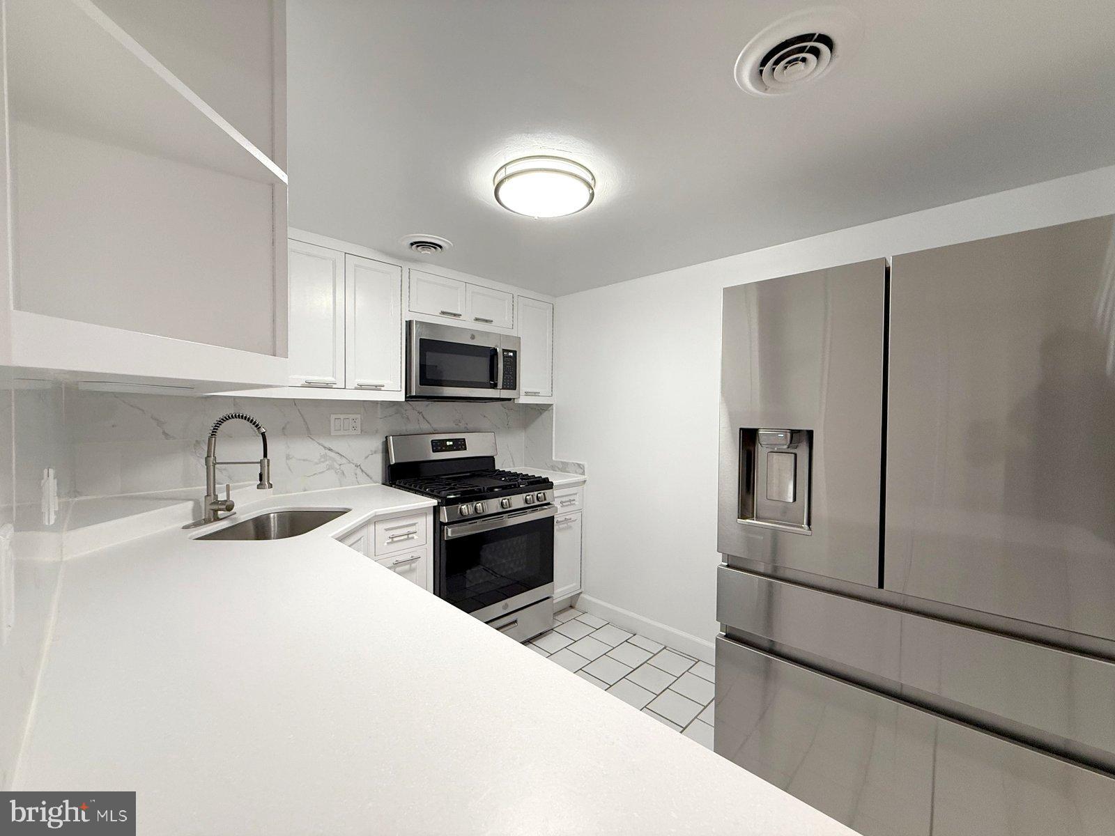 606 Cooper Landing Road, Unit B3L Cherry Hill, NJ 08002 - Photo 4 of 17